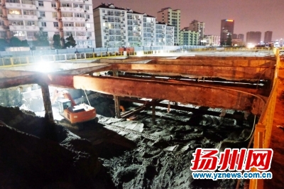 江阳路与扬子江路交叉口下穿隧道样貌初显。剑翔摄
