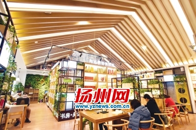 市民在城市书房阅读。资料图片