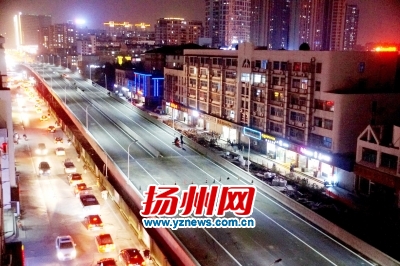 城市南部快速通道建设捷报频传，扬子江路上跨桥工程顺利竣工。（资料图片）