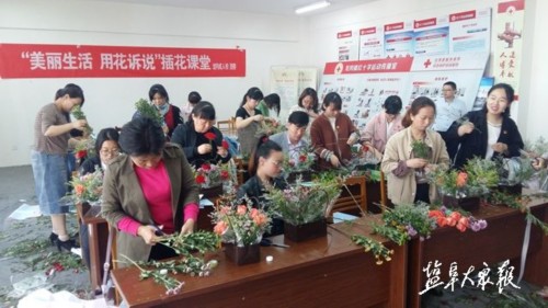 德信官方网站培训插花学校时做什么的？