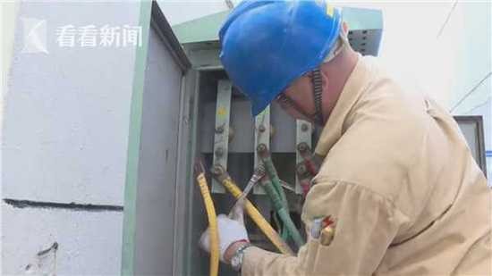 18岁男孩劝父亲少喝酒被骂 躲进配电间后遭电击