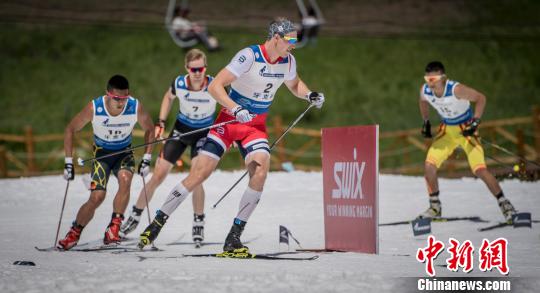 图为2018国际雪联夏季越野滑雪积分赛在内蒙古开赛现场。　诺迪维 摄