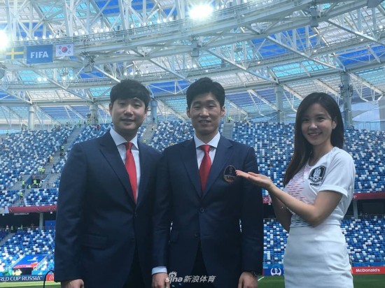 韩国美女主持亮相 四年前因回眸甜笑爆红