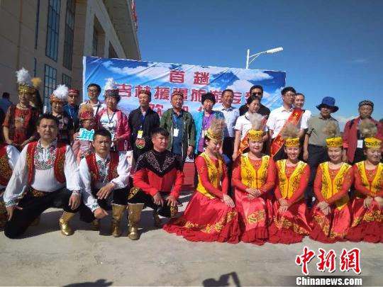 吉林首趟旅游援疆专列抵达阿勒泰开启大美之旅