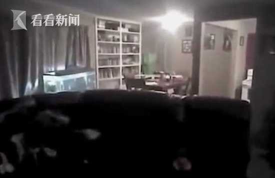 美警察被狗叫吓到连开两枪 子弹碎片击中女童眼睛
