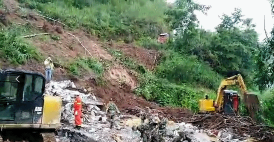 广西凌云县发生山体滑坡 民房被掩埋6口人伤亡不明