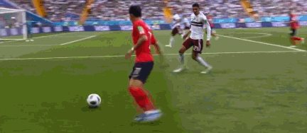 gif-孙兴慜左路突入造良机 寄诚庸劲射被扑