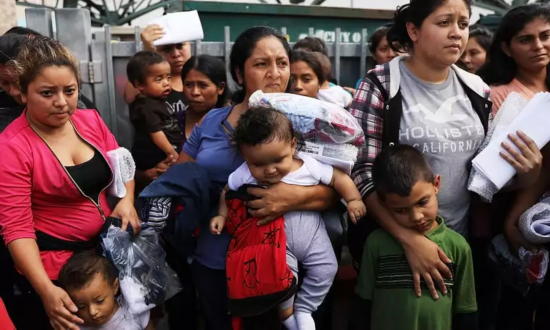 《时代》骨肉分离封面震撼世界 结果却是造假？