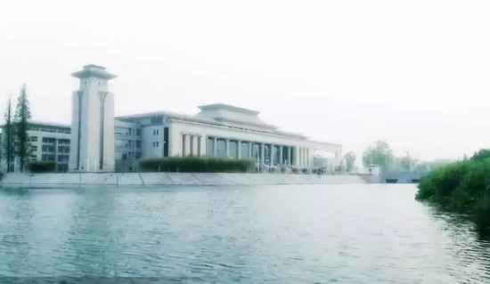 不要轻易给外卖小哥差评 这毕业致辞为啥能火?