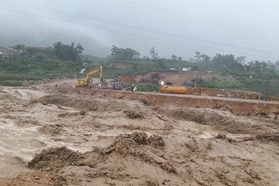 越南北部暴雨天气引发洪水 已致5人死亡3人失踪