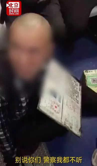 地铁乞丐被曝在京有2套房月入过万 自称地铁老大