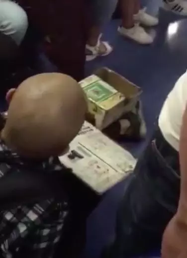 地铁乞丐被曝在京有2套房月入过万 自称地铁老大