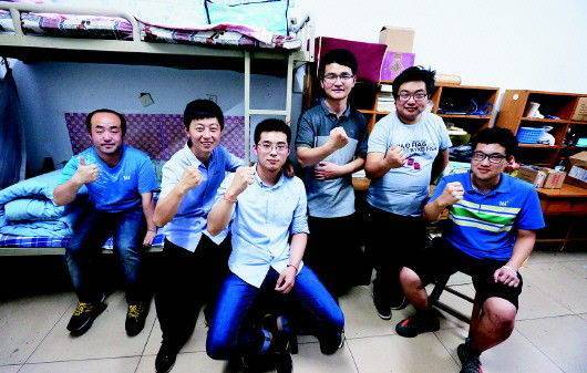 学霸宿舍6人全考上名校博士:恋爱约在实验室 