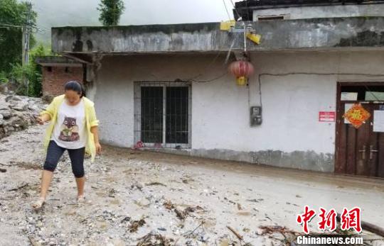 四川两地发生地灾险情80人成功避险