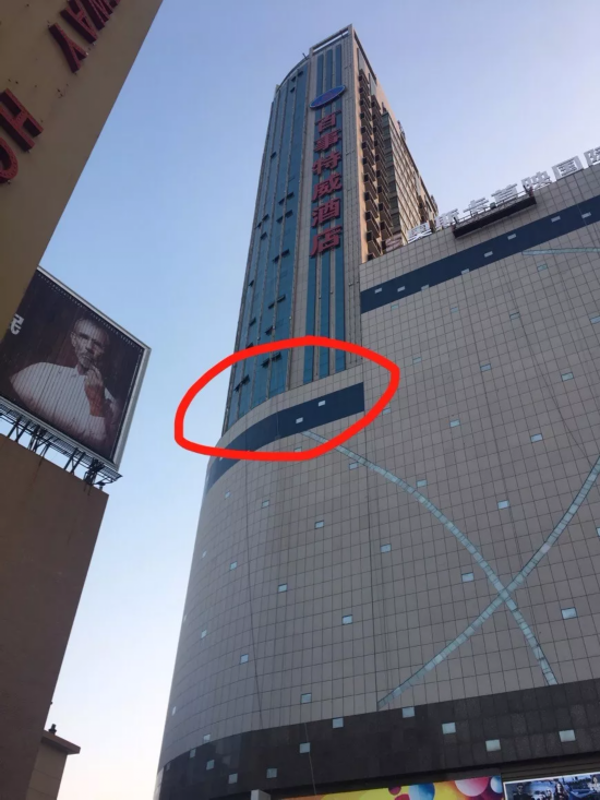 甘肃跳楼女孩的最后两年:半夜会头痛 甚至拿头撞墙