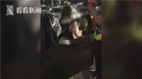 女司机醉驾被查嚎啕大哭 坐地喊不要交警劝不住