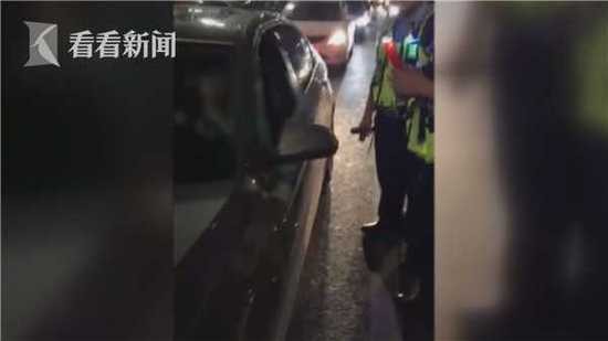 女司机醉驾被查嚎啕大哭 坐地喊不要交警劝不住