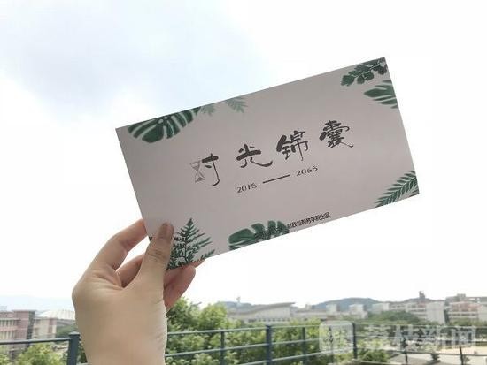 走心了!这些大学的毕业礼物还有红烧肉和火车票