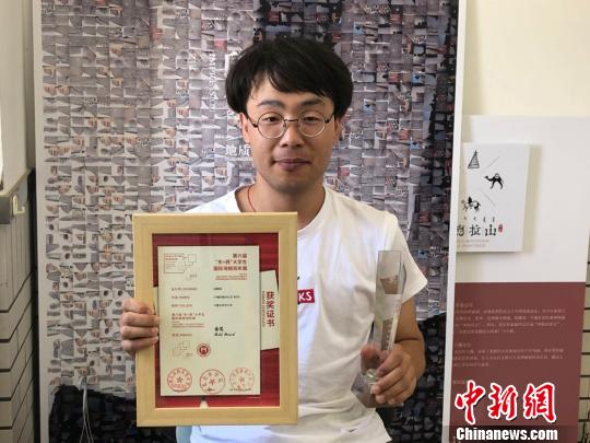 内蒙古“学霸”3年抱回126个设计类奖项