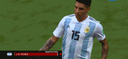 gif-阿根廷队破釜沉舟 阿圭罗换下佩雷斯