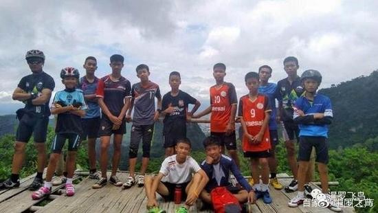 少年足球队合照