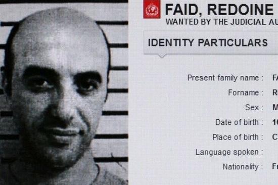 法国罪犯乘直升机越狱 此前炸监狱大门逃脱被抓回