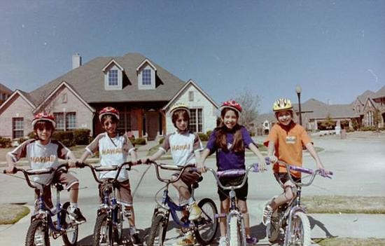 美五胞胎兄妹同所大学毕业 靠打工和贷款完成学业