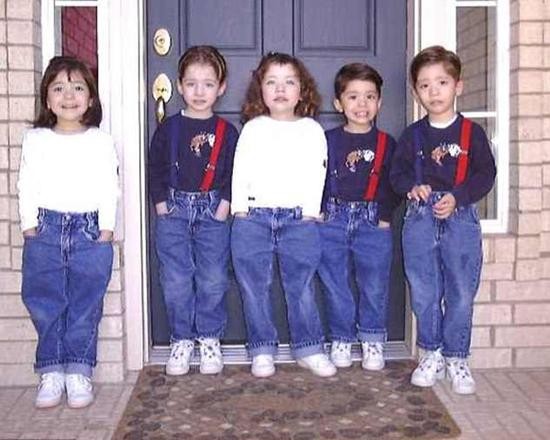 美五胞胎兄妹同所大学毕业 靠打工和贷款完成学业