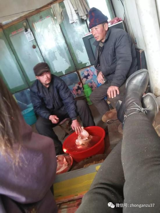 ▲2018年2月5日，王力辉（左）和受害者卢九林（右）。受访者供图