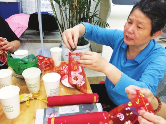 　　双塔街道生活达人龚琳霞分享梅雨季节防潮防霉小妙招。