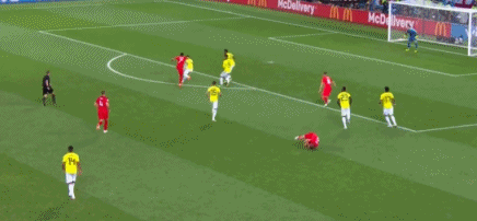 gif-瓦尔迪获得绝佳破门良机 禁区内抽射被没收