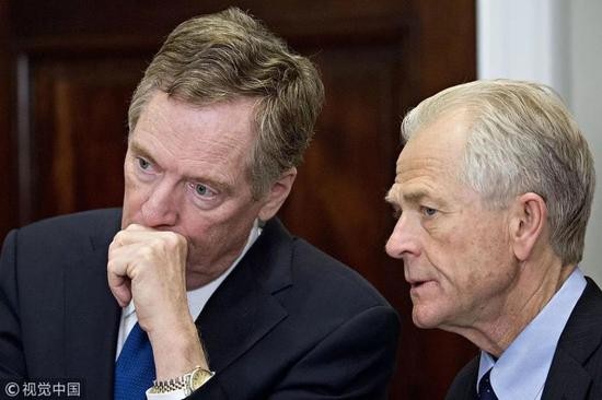 美国贸易代表莱特希泽（左）与白宫贸易委员会主任纳瓦罗（右）。