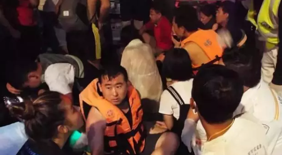 泰救援人员潜至42米海底 失联名单新增阿里两员工