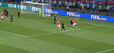 俄罗斯对阵克罗地亚,第41分钟,久巴禁区内争球犯规,错失良机