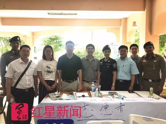 ▲在vachira医院的志愿者们   图片来源：红星新闻