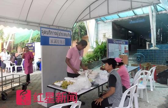 ▲志愿者服务区域的一角  图片来源：红星新闻 摄影记者 张士博