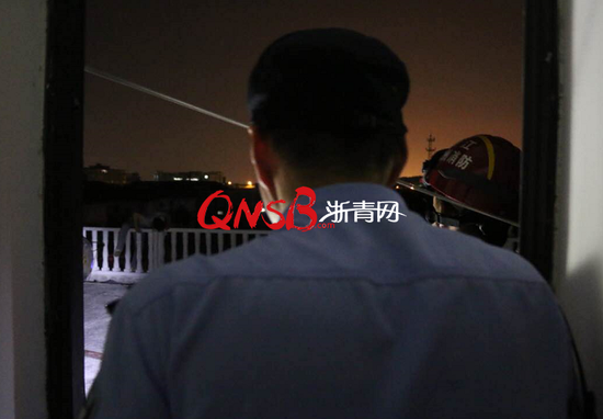 突发！杭州一36岁单身男子深夜想念已故父母，爬到4楼欲轻生……