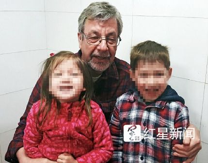 上海全职太太带朋友去捉奸 将英国丈夫捅死获无期