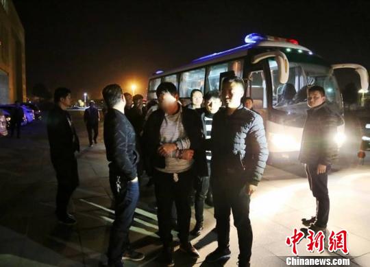 建群“扶贫”诈骗6万余人警方抓获53名“群主”