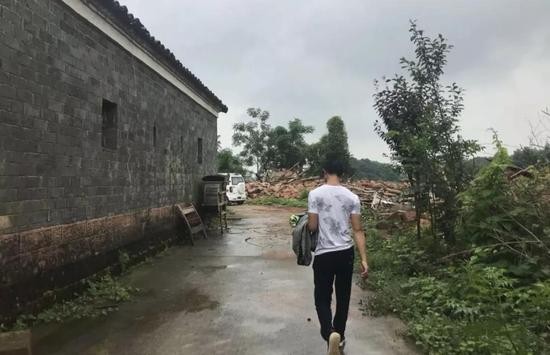 男子拐弯处撞伤乡干部被以杀人罪批捕 罪名存争议