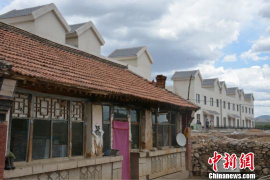 河北承德坝上：一条旅游路助推6.2万人脱贫