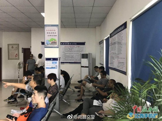 交警回应办事厅冷热两重天:已安装空调 将举一反三