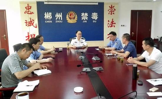 专案组对案件进行分析研判 本文图均为 郴州公安微信公众号 图