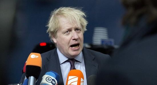 英国前外交大臣：英国正朝成为殖民地的方向前进