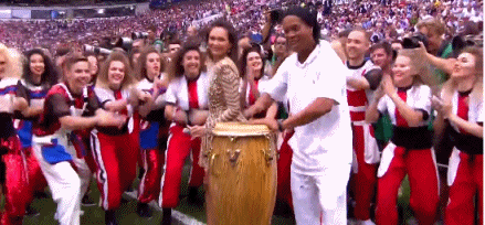 最贵鼓手?小罗惊现闭幕式 网友:没有舞步飞旋 但笑容依旧