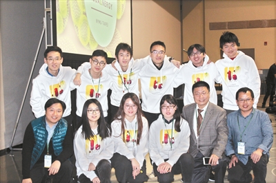 华东理工大学团队参加国际遗传工程机器大赛(iGEM)时合影。