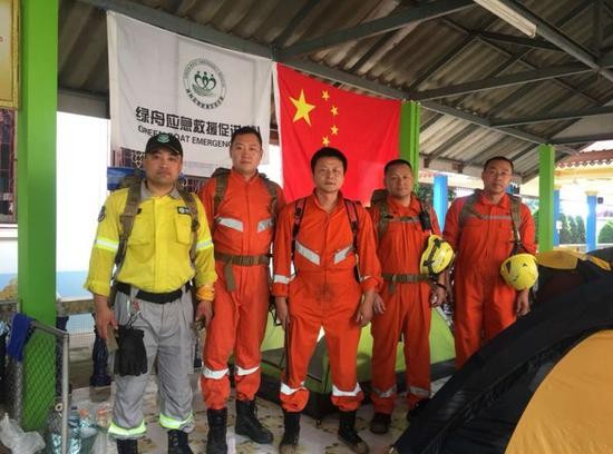 在泰国参与泰国少年足球队被困清莱洞穴救援行动的绿舟救援队。