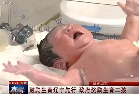 学者谈二孩奖励政策：社会要营造愿生孩子的荣誉感