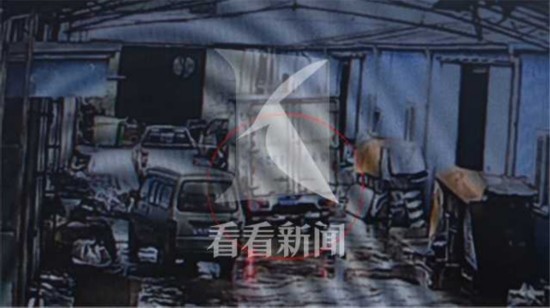 货车倒车不慎撞死奶奶 3岁孩子从车底爬出侥幸存活