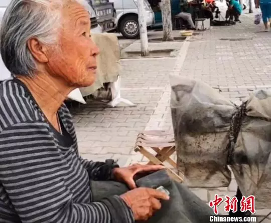 小伙月薪5千每月给父母寄千元遭女友反对 网友吵翻